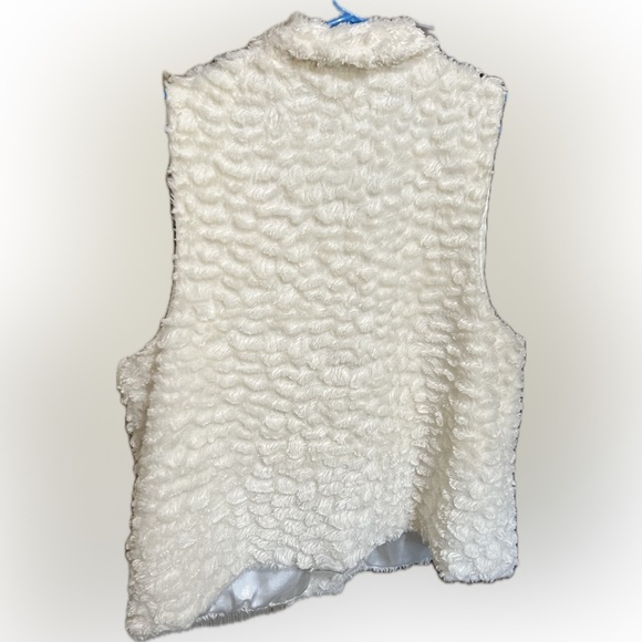 Croft & Barrow Soft White Faux Fur Vest. Size L/XL - Picture 2 of 5